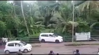 viral innova parking in kerala | malayali driver park car in small bridge |