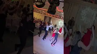 Intrare spectaculoasa a mirilor pe ringul de dans... #dj #nunta 2024 #wedding #events
