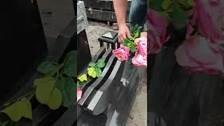 Три постамента для возложенния цветов из гранита на могилу