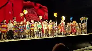 Olympia Jungi Garde und Junteressli Jungi Garde mit em Marsch 