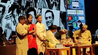 Halla Choleche Juddhe, infront of Sandip Ray Sir and Mir Uncle 