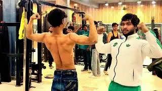 जिम के अंदर बॉडी दिखा रहा था 💪💪#gym #trending #video 