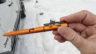 Фонарик Olight Pen с 4 режимами подсветки, включая лазерную указку.