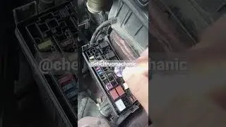 How to use test light for checking the fuse. #troubleshooting #tutorials @cheftruckmechanic