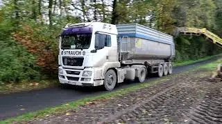 Ropa Maus5 mit MAN-, Volvo LKW beim Zuckerrüben fahren.