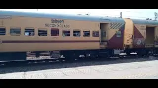 04813 Bhagat Ki Kothi- Danapur Special Depart From Prayagraj Jn PF No- 04
