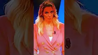 Simona Branchetti-gif animata Catherine Tramell (29 giu 2021)