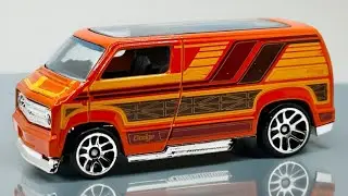 Hot Wheels Surfs Up Series 2025 - Custom '77 Dodge Van - 2/5