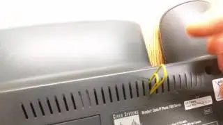 Простой ремонт сломанной подставки IP-телефона Cisco с помощью канцелярской скрепки