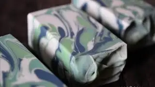 Making Green Irish Soap &bull; Drop Swirl