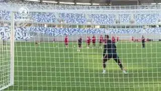 Incredible scissor kick from Leigh Griffiths