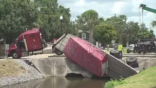 18-Wheeler Crashes Into Canal in Metairie