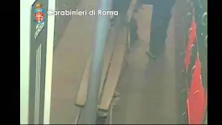 Ladro nei circoli sportivi romani, si intrufolava negli spogliatoi e rubava le auto dei clienti