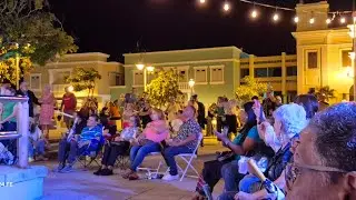 TR&Iacute;O LOS CONDES EN PLAZA DE ISABELA.