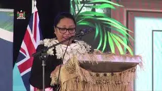 Fijian Minister for Trade presents Fijian Crafted License certificates to artisans.