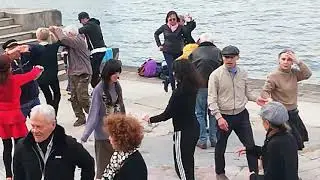 Apoutsiak ou le monde parall&egrave;le