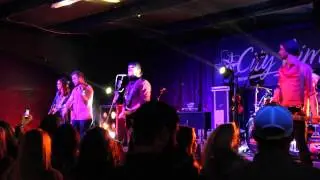 Mike Ryan- Slow Hand LIVE