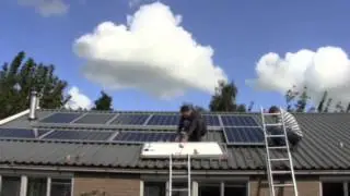 Sunkit PV panelen op stalen dak.