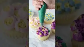 Attempting Russian Piping Tips !! #cake #decoration #ideas