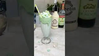 St. Patrick&rsquo;s Day Boozy Milkshake #cocktail #milkshake #stpatricksday #icecream