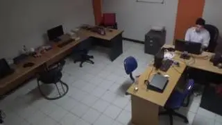 Karyawan lembur di kantor diganggu hantu