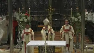 Entrega del palio al arzobispo de Pamplona y Tudela Florencio Roselló - 2024 - Catedral de Pamplona