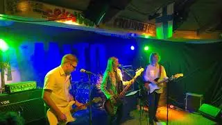 Eva & The Tones Mä Meen