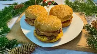 Juicy Holiday Burgers &mdash; The BEST Christmas Party Recipe!