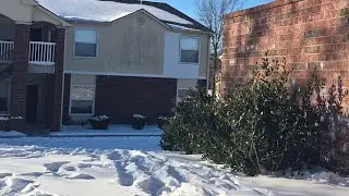 Removiendo nieve!. #viral #fyp #parati #trabajo #mujer#parejas #snow #cold #youtubeshorts #youtube 