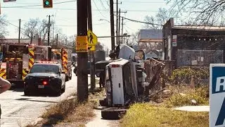 2 hospitalized after rollover crash south of downtown San Antonio, police say