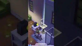 Sims 4 - My Sim Took Her Food To The Bathroom