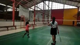 Melatih anak sendiri badminto