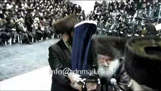 Hachnosas Sefer Torah In Shomrei Emunim - Teves 5772