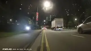 Silver Cab (Premier Cab) SHC 6893P trying to kill cyclists.
