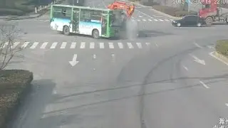 Excavator Hits Bus after Jumping Red Light in E China City