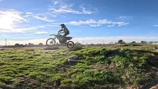 Learning how to jump yz450 dirtbike (day 4 )