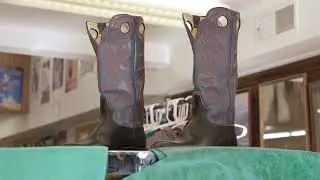 Making cowboy boots the way they did it in the old west.