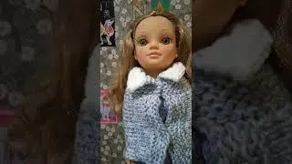 Mara y sus muñecas@ mi niña con una capita porque tiene frio