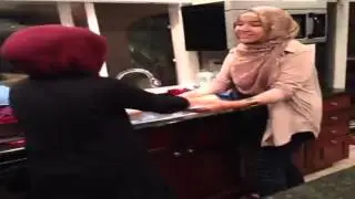 Arab women be like: Fighting over the dishes.
