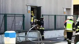 Berliner Feuerwehr - Explosion in Trafostation - Neuk&ouml;lln, Rollberg Strasse - 24.06.2010