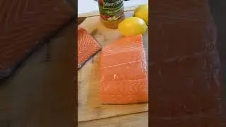 How To Clean Salmon!! Apple Cider Vinegar + Lemon!! #airfriedsalmon #airfriedrecipe #salmon