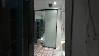Remote control electric sliding door. Can also work with sensors or switches.