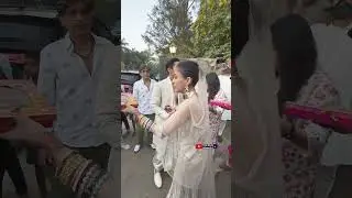 Prateik Babbar And Priya Banerjee Distribute Sweets To All The Paps #shorts