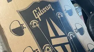 I bought my first brand new Gibson! 🤘 Les Paul special unboxing!