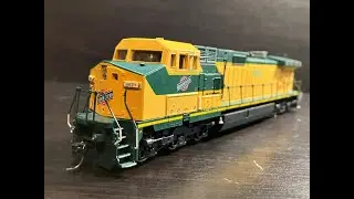Review: Athearn Bluebox Ho Scale G.E. C44-9W Dash 9 Chicago Northwestern Diesel Locomotive