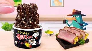 Miniature Gourmet: Cooking Gold-Covered Beef & Black Bean Noodles for Perry