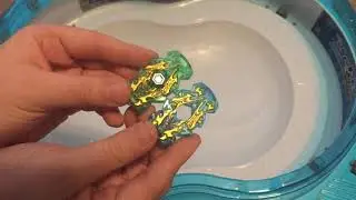 Vertical Drop Beystadium unboxing and review beyblade burst rise hypershpere/gt