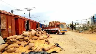 maize unloading from goods train|maize loading to lorry|tirupur station|cargo goods train