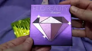 HUDA BEAUTY Amethyst Obsessions and Neon Green Obsessions