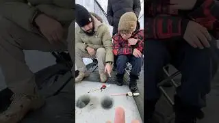 С СЫНОМ НА РЫБАЛКЕ ЗИМОЙ НУ ВСЕ КАК ПОЛОЖЕНО 😉